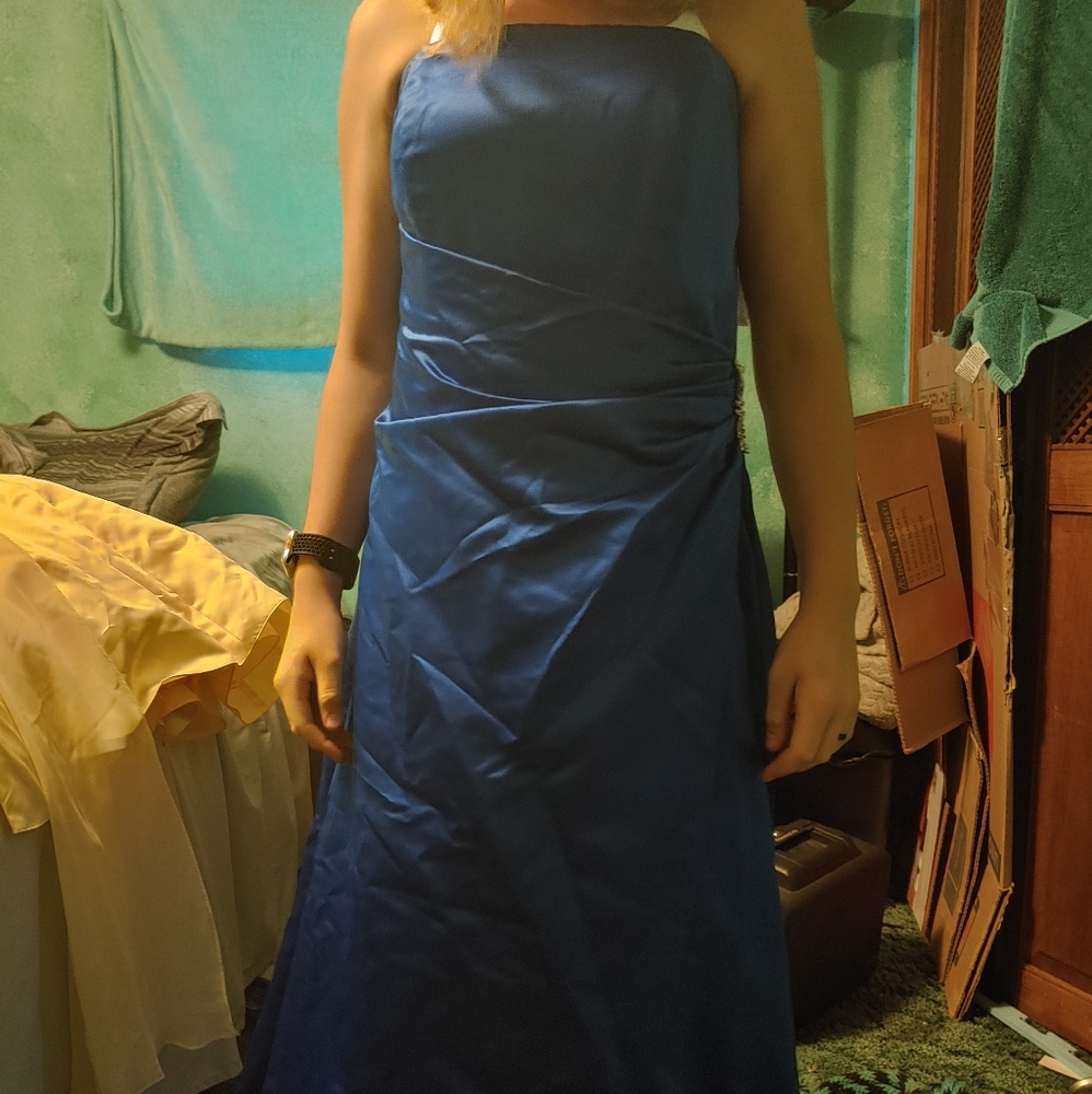 3 dresses - Picture 5 of 6